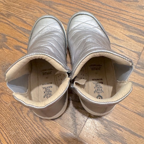 OLD SOLES Gently Used Sz 30 Silver/Pewter Quilted Leather Zipper Sneakers - Picture 3 of 9